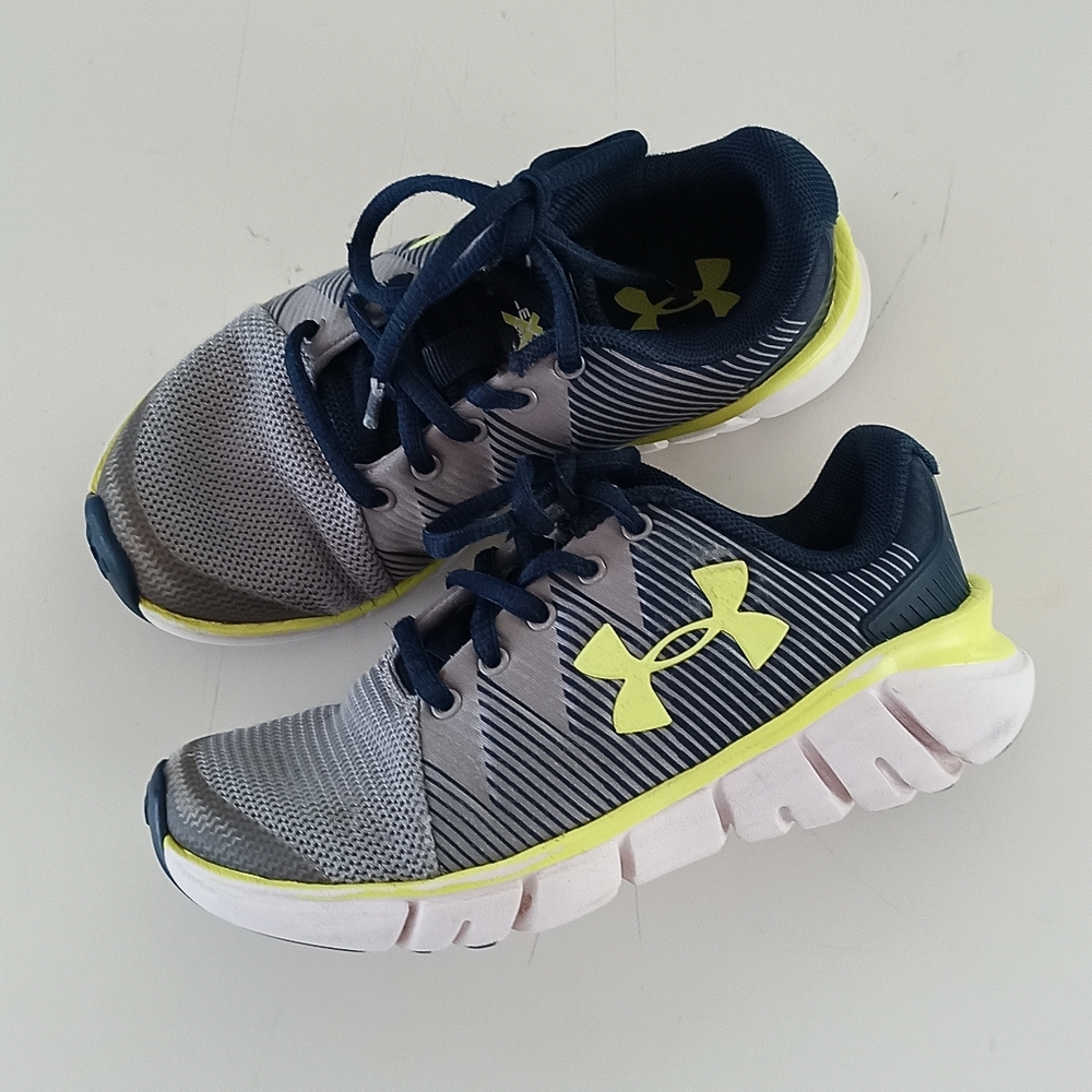 Under armour Boys sneakers size 12